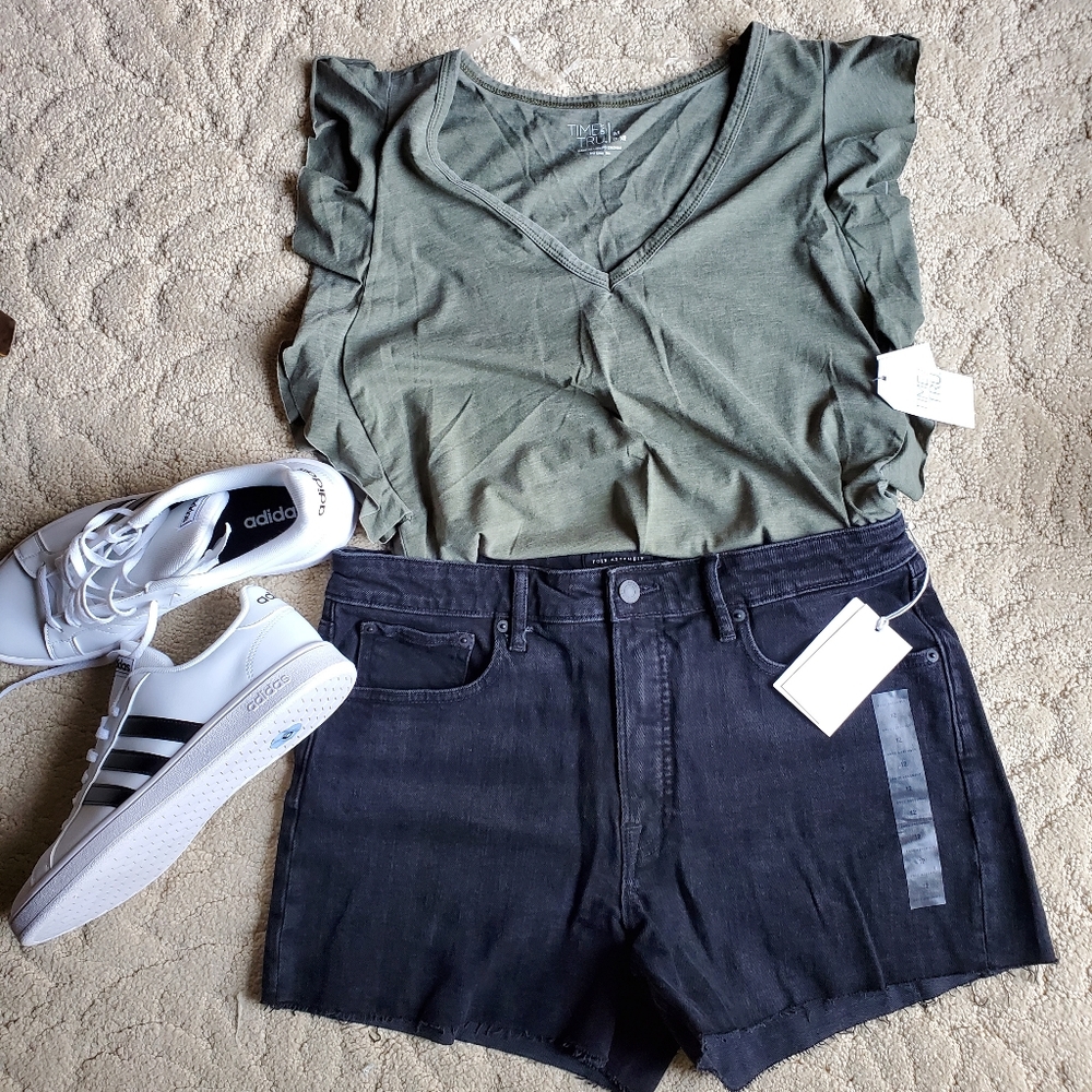 NWT Free Assembly Denim 90's cut off short | Size 12 | Black